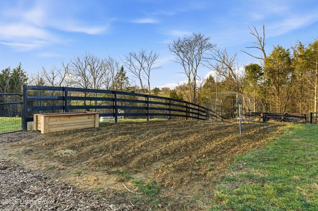 55 Maple Leaf Ct, Taylorsville, KY 40071