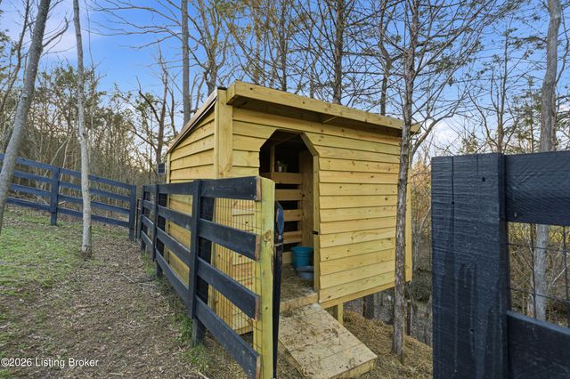 55 Maple Leaf Ct, Taylorsville, KY 40071