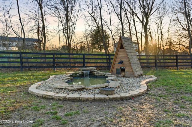 55 Maple Leaf Ct, Taylorsville, KY 40071