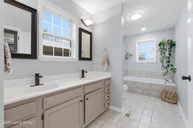 55 Maple Leaf Ct, Taylorsville, KY 40071