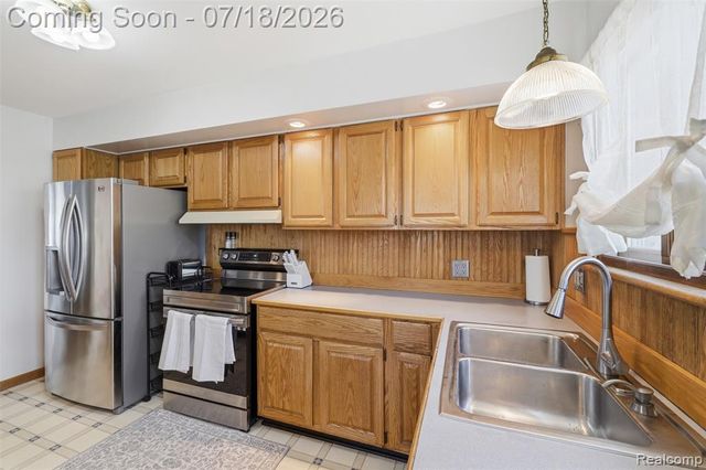 8825 Nebraska Street, Livonia, MI 48150