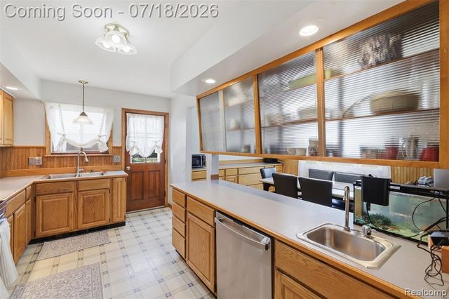 8825 Nebraska Street, Livonia, MI 48150