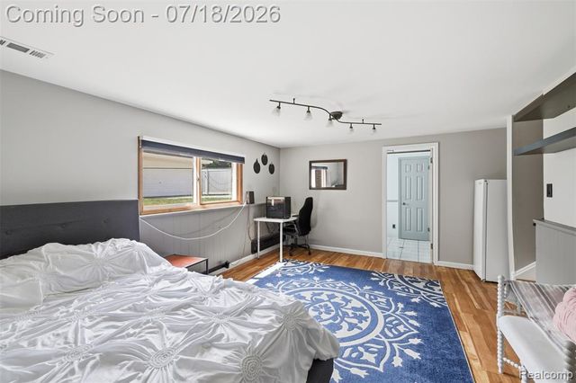 8825 Nebraska Street, Livonia, MI 48150