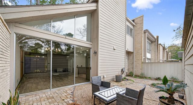 2129 Lake Village Drive, Houston, TX 77339