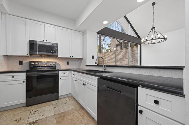 2129 Lake Village Drive, Houston, TX 77339