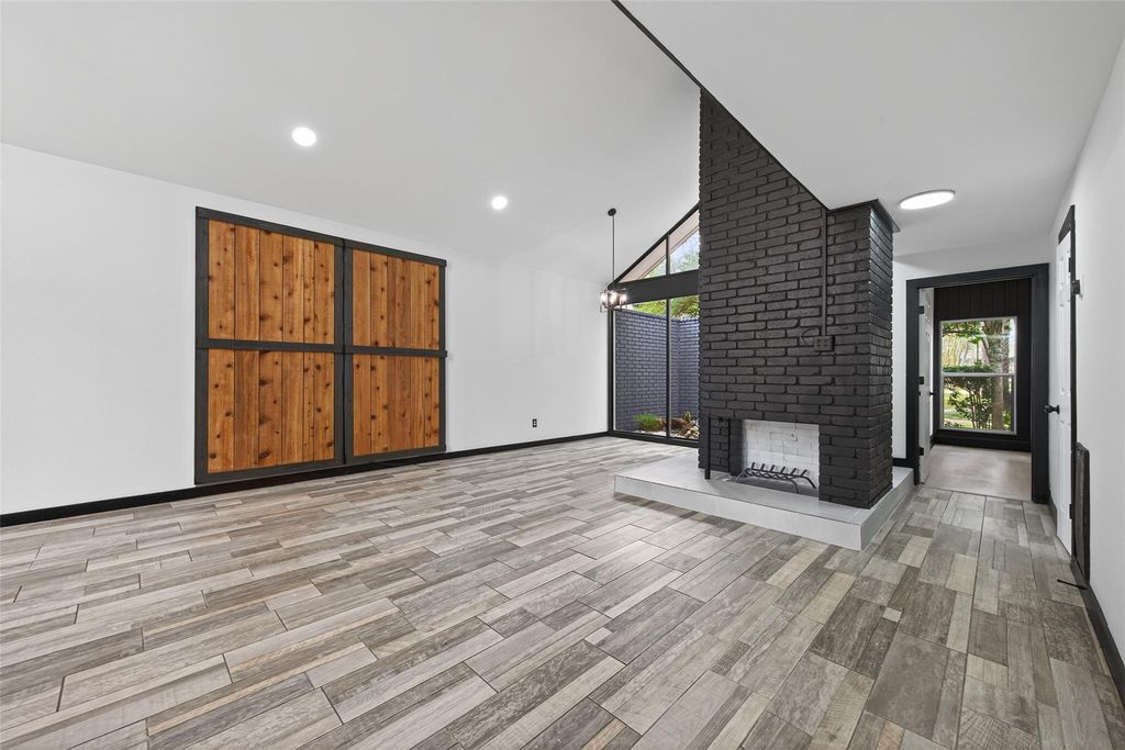 2129 Lake Village Drive, Houston, TX 77339