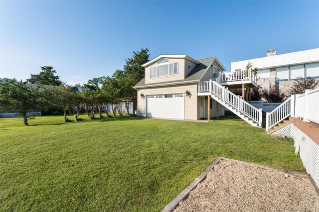 18 Beach, Laurel, NY 11948