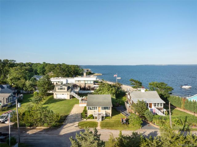 18 Beach, Laurel, NY 11948