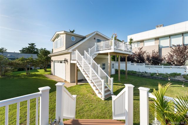 18 Beach, Laurel, NY 11948