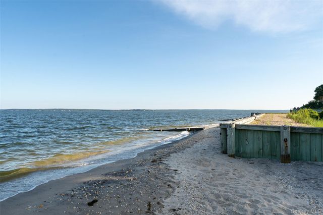 18 Beach, Laurel, NY 11948