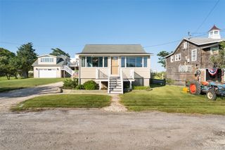 18 Beach, Laurel, NY 11948