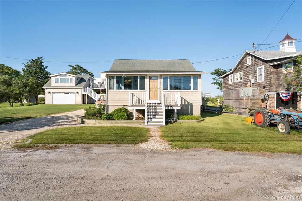 18 Beach, Laurel, NY 11948