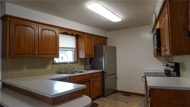 1909 S 11th Street, Rogers, AR 72758