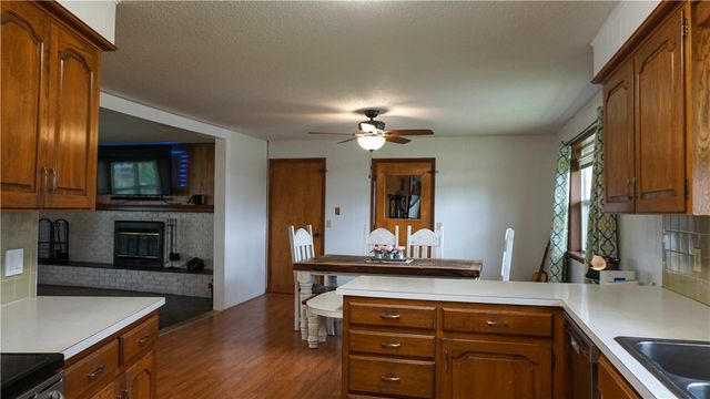 1909 S 11th Street, Rogers, AR 72758