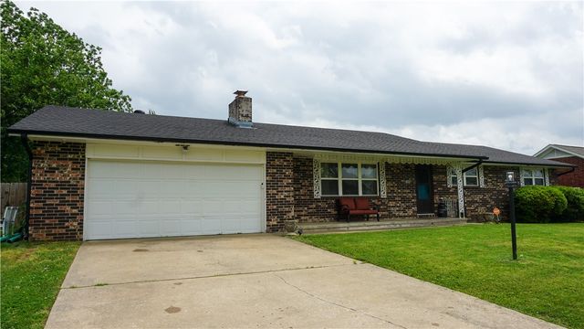 1909 S 11th Street, Rogers, AR 72758