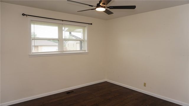 1909 S 11th Street, Rogers, AR 72758