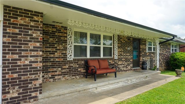 1909 S 11th Street, Rogers, AR 72758