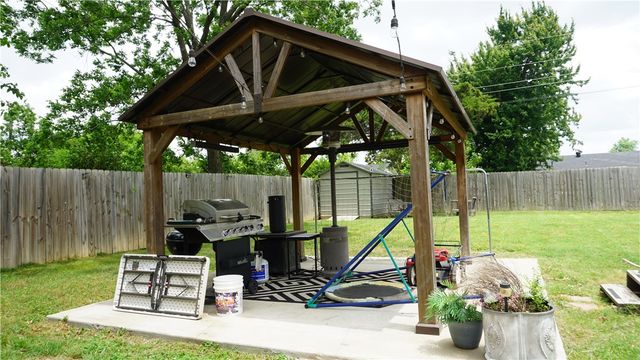 1909 S 11th Street, Rogers, AR 72758