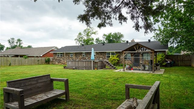 1909 S 11th Street, Rogers, AR 72758
