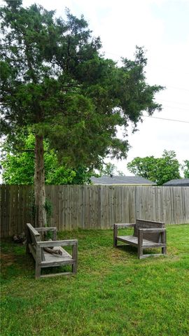 1909 S 11th Street, Rogers, AR 72758