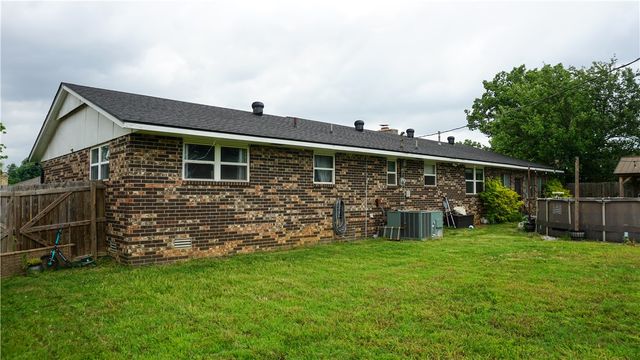 1909 S 11th Street, Rogers, AR 72758