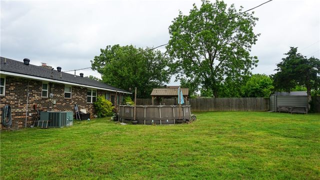 1909 S 11th Street, Rogers, AR 72758