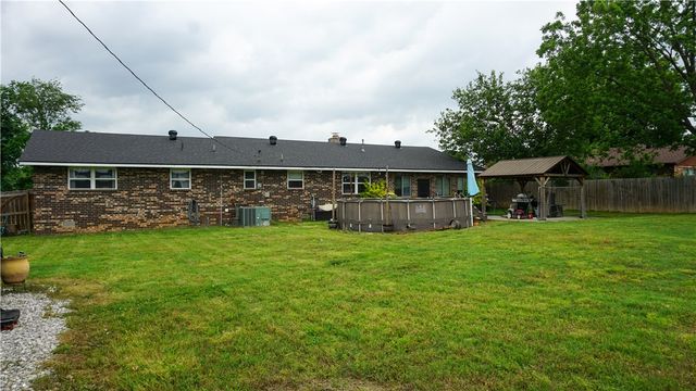1909 S 11th Street, Rogers, AR 72758