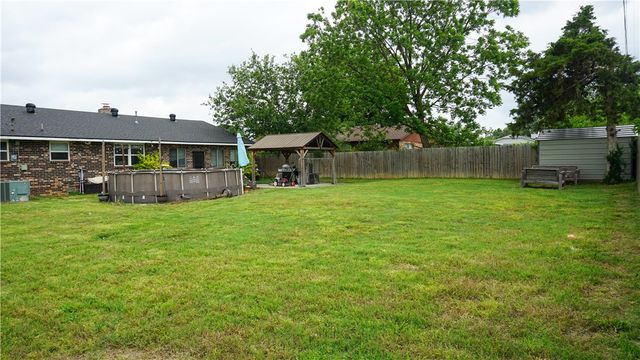 1909 S 11th Street, Rogers, AR 72758
