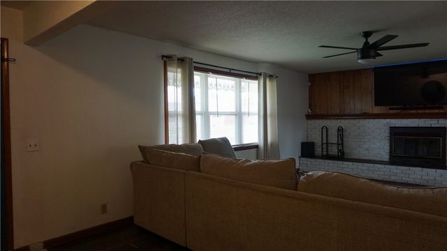 1909 S 11th Street, Rogers, AR 72758