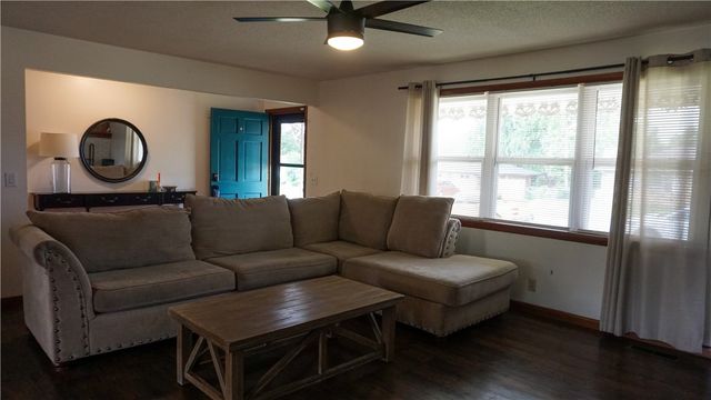 1909 S 11th Street, Rogers, AR 72758