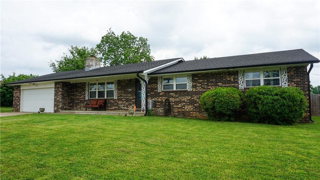 1909 S 11th Street, Rogers, AR 72758