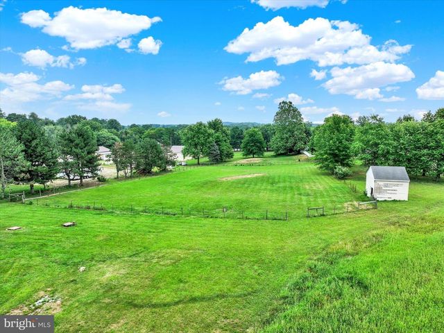 2025 STOVERSTOWN RD, Spring Grove, PA 17362
