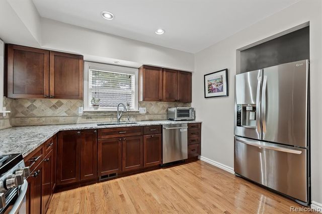 2159 Avondale Street, Sylvan Lake, MI 48320