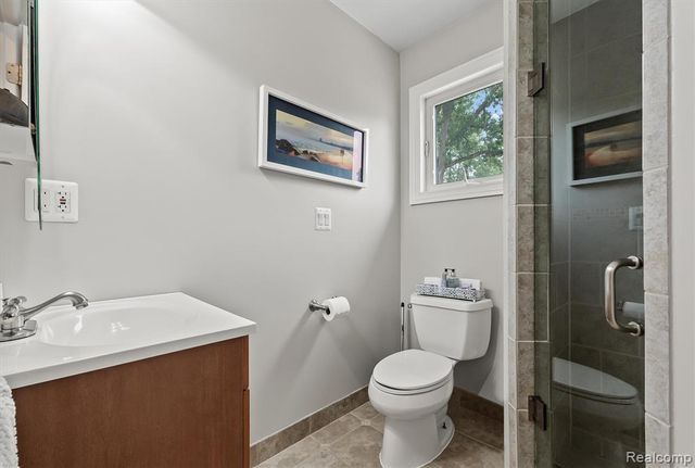 2159 Avondale Street, Sylvan Lake, MI 48320