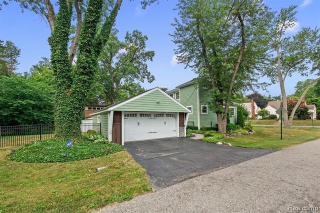 2159 Avondale Street, Sylvan Lake, MI 48320