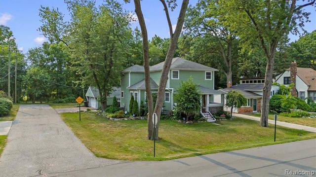 2159 Avondale Street, Sylvan Lake, MI 48320