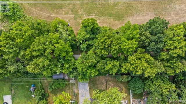 2159 Avondale Street, Sylvan Lake, MI 48320