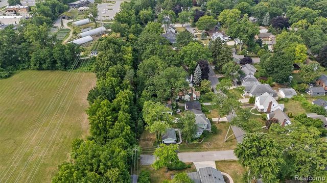 2159 Avondale Street, Sylvan Lake, MI 48320