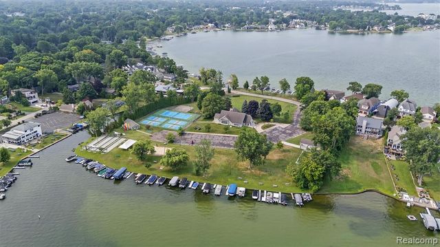 2159 Avondale Street, Sylvan Lake, MI 48320