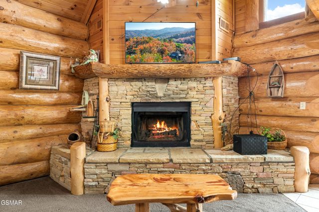617 Almost Heaven Way, Gatlinburg, TN 37738