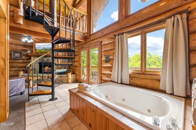 617 Almost Heaven Way, Gatlinburg, TN 37738