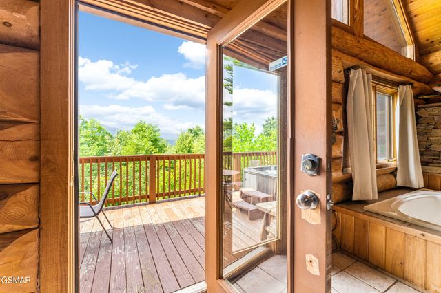 617 Almost Heaven Way, Gatlinburg, TN 37738