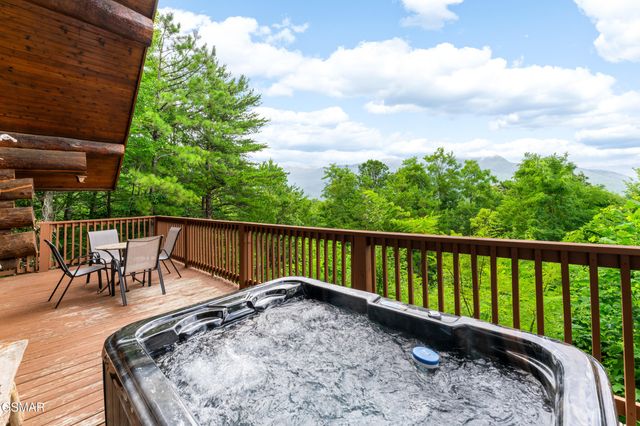 617 Almost Heaven Way, Gatlinburg, TN 37738