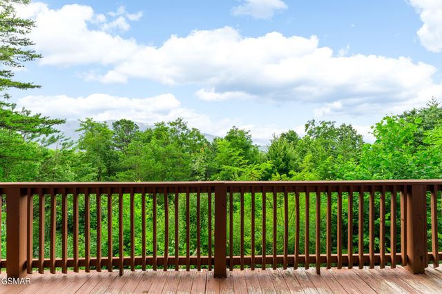 617 Almost Heaven Way, Gatlinburg, TN 37738