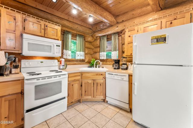 617 Almost Heaven Way, Gatlinburg, TN 37738