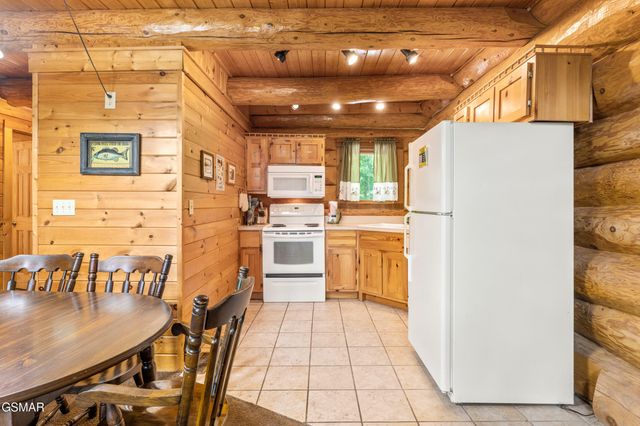 617 Almost Heaven Way, Gatlinburg, TN 37738