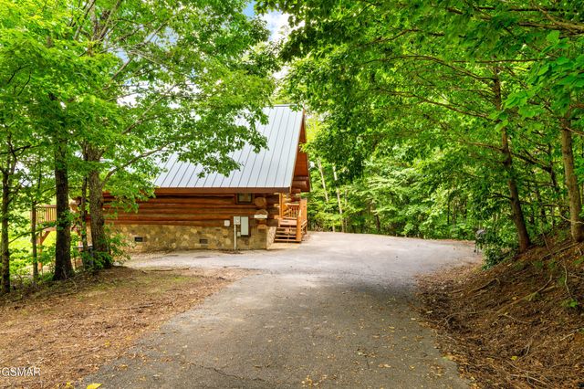 617 Almost Heaven Way, Gatlinburg, TN 37738