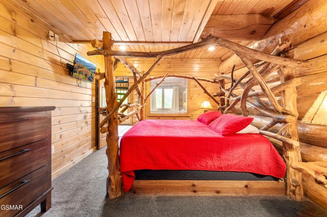 617 Almost Heaven Way, Gatlinburg, TN 37738