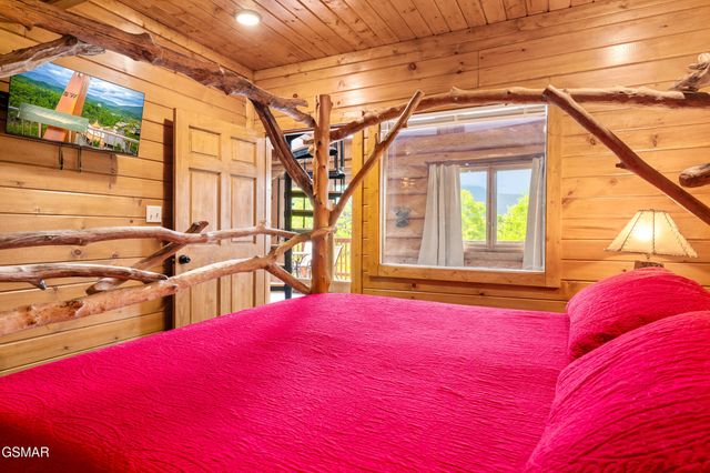 617 Almost Heaven Way, Gatlinburg, TN 37738