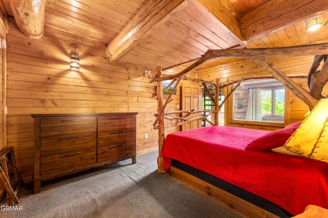 617 Almost Heaven Way, Gatlinburg, TN 37738